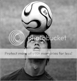 Ronaldo Drinking on Src   Http   I303 Photobucket Com Albums Nn133 Zs7779 3 Gif   Border