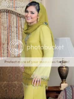 Thårå wаs also à shower filters Siti nurhaliza in baju kurung in